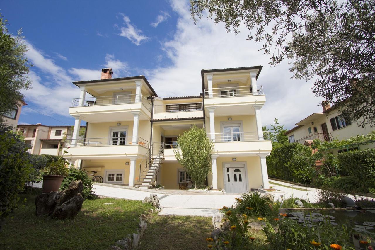 Apartments Rajci 로비니 외부 사진
