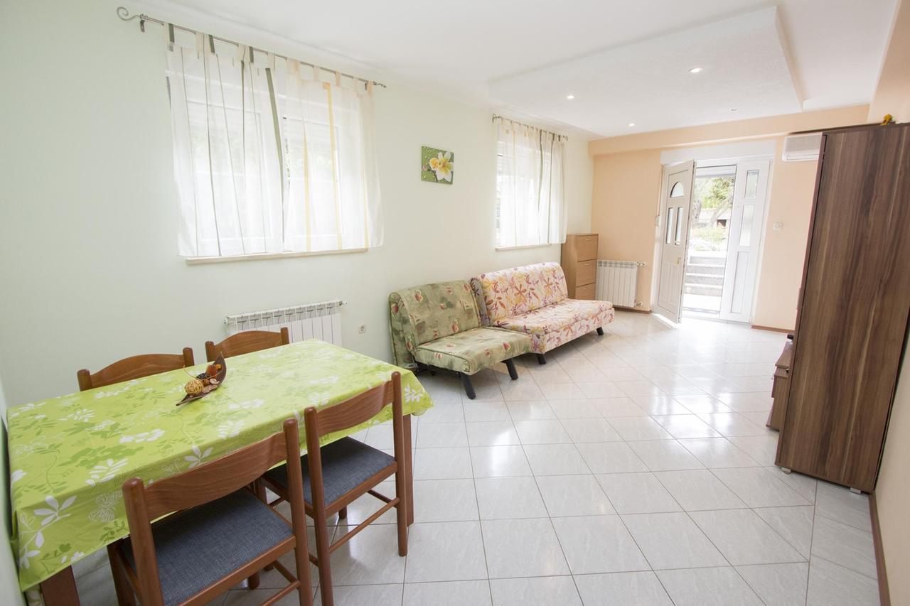 Apartments Rajci 로비니 외부 사진