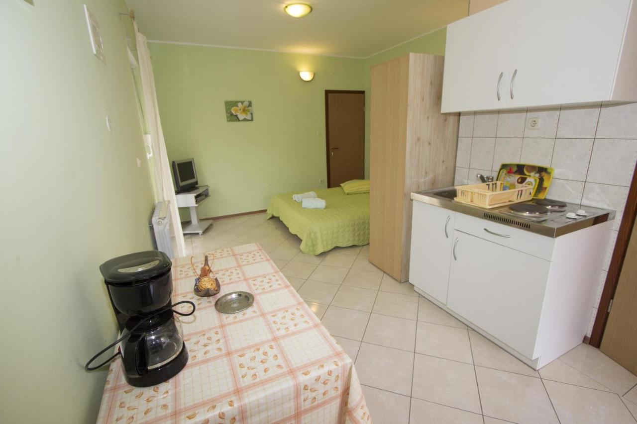 Apartments Rajci 로비니 외부 사진